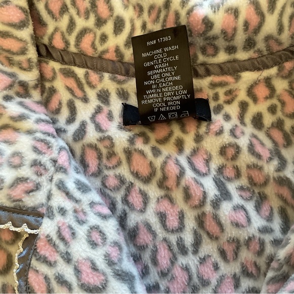 Aria Collection Light Pink, Gray & White Animal Print Fleece 2pc Pajama Set - Picture 5 of 10